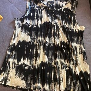 Elegant Black and Cream Women's Sleeveless Blouse